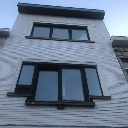Small Shared In Apartment *